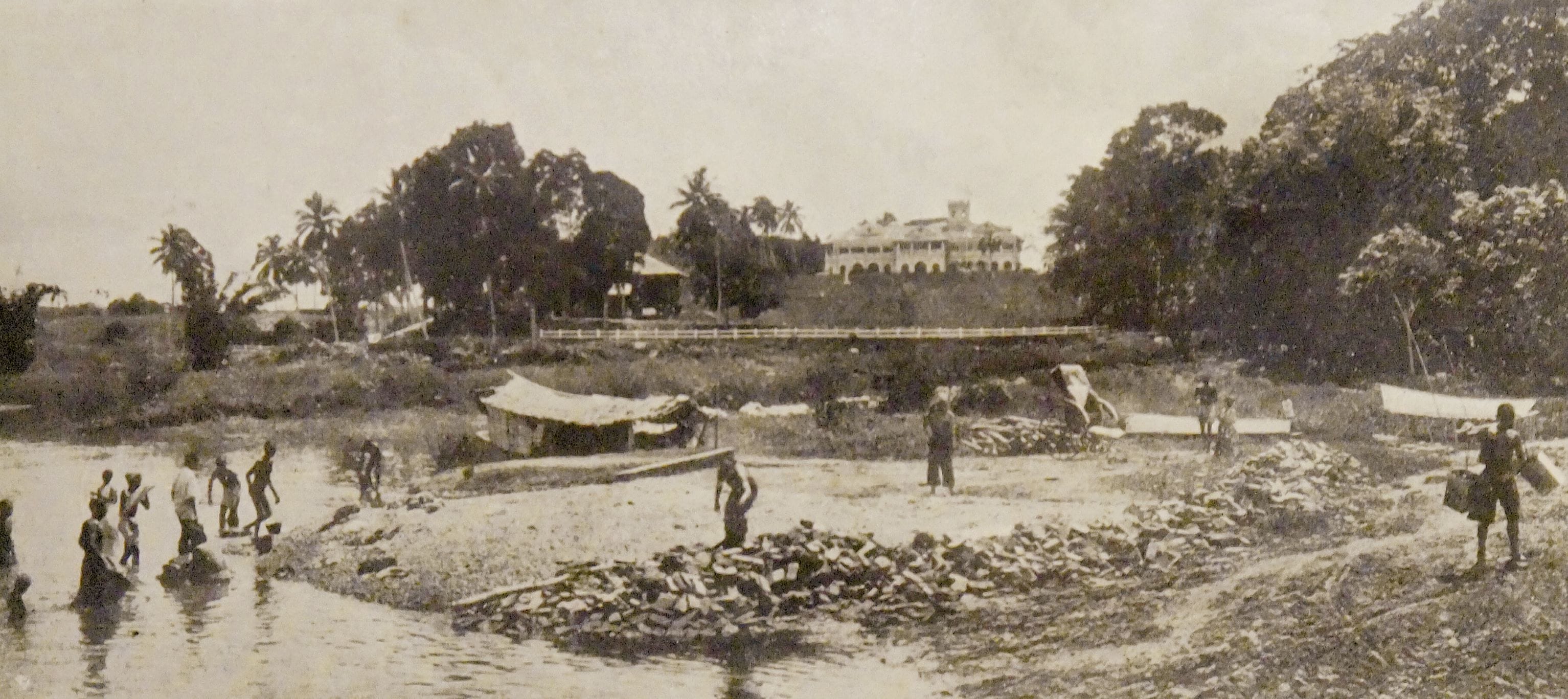 The British High Commissioner’s residence and the Malay Council Chamber, Kuala Kangsar. An Illustrated Guide to the Federated Malay States, 1910, p. 64.
